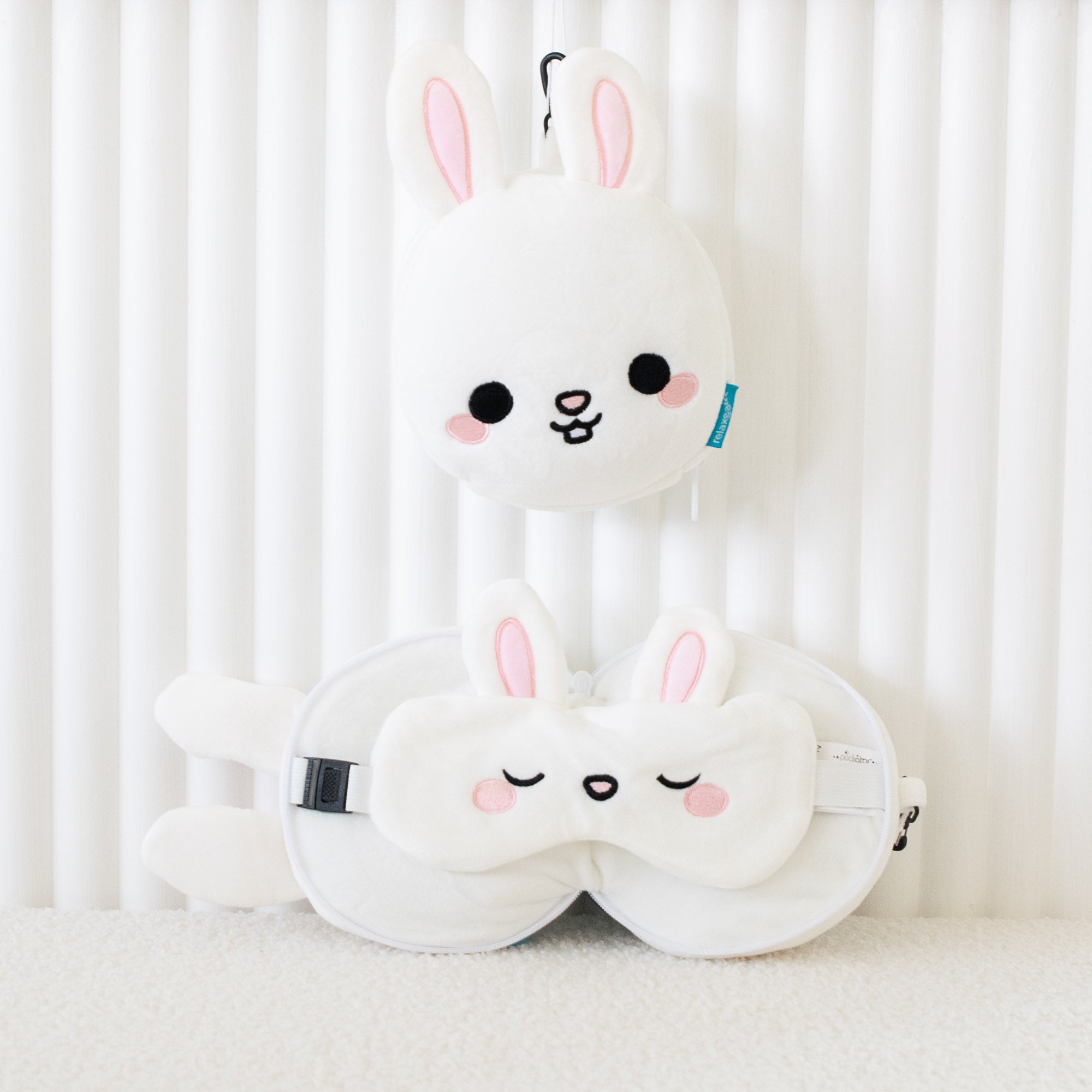 Coussin de voyage 2-en-1 avec masque, Frances le Lapin