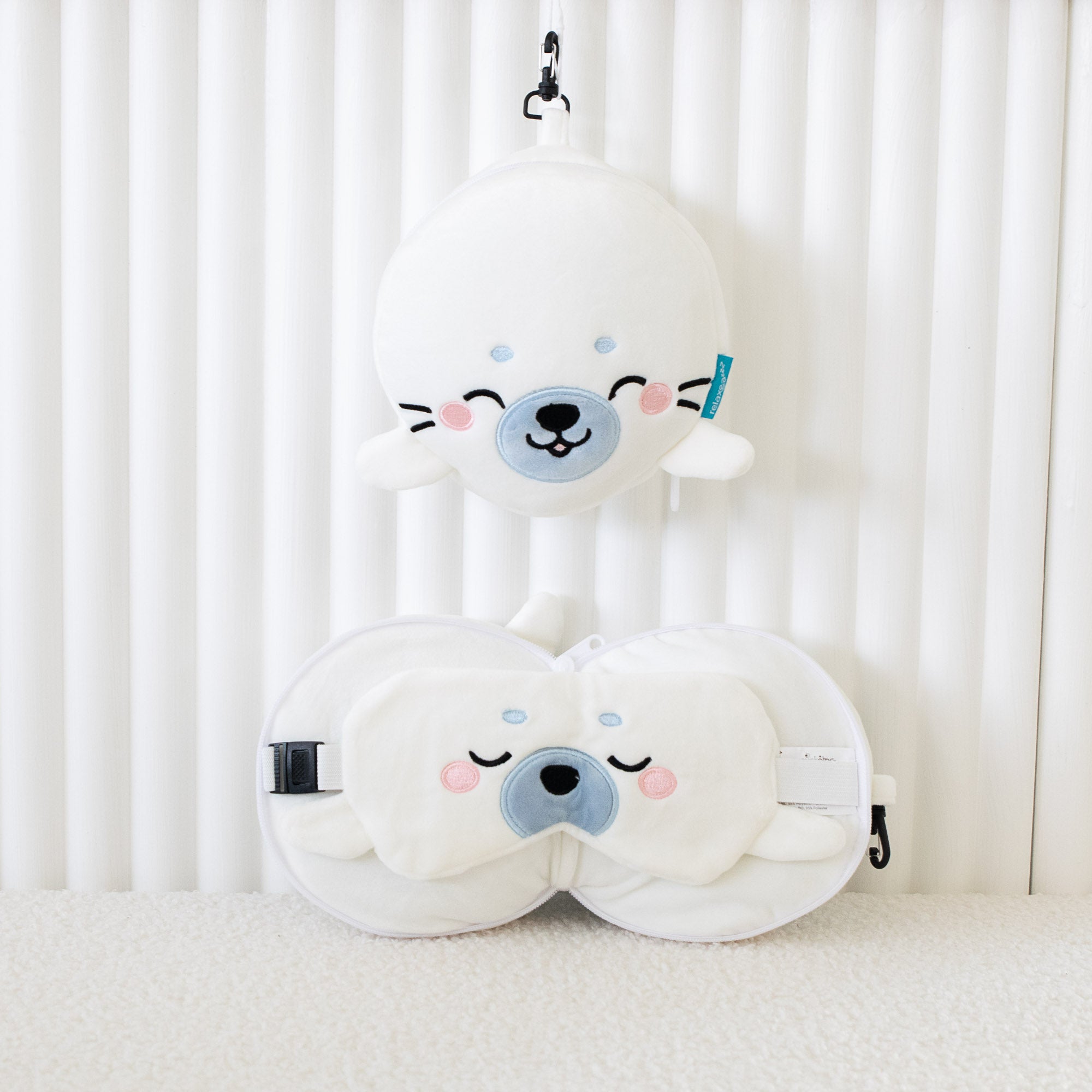 Coussin de voyage 2-en-1 avec masque - Kai le Phoque