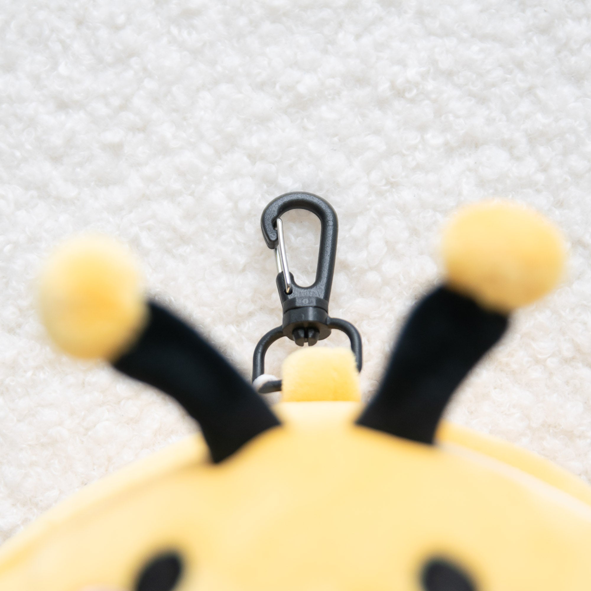 Coussin de voyage 2 en 1 avec masque - Bobby l'Abeile