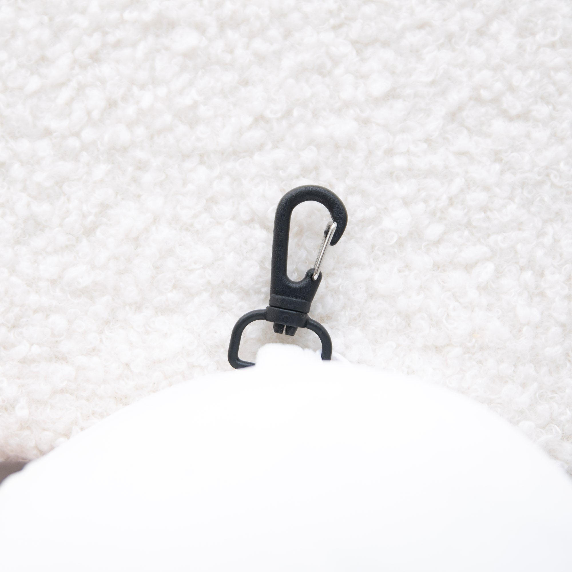 Coussin de voyage 2-en-1 avec masque - Kai le Phoque