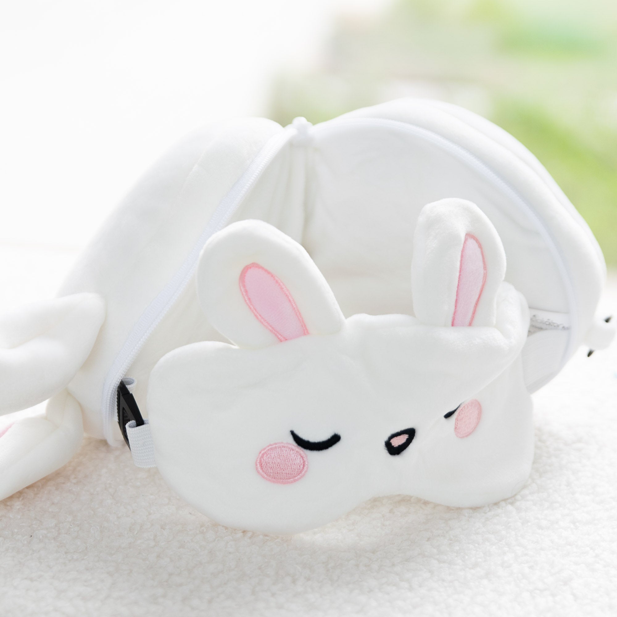 Coussin de voyage 2-en-1 avec masque, Frances le Lapin