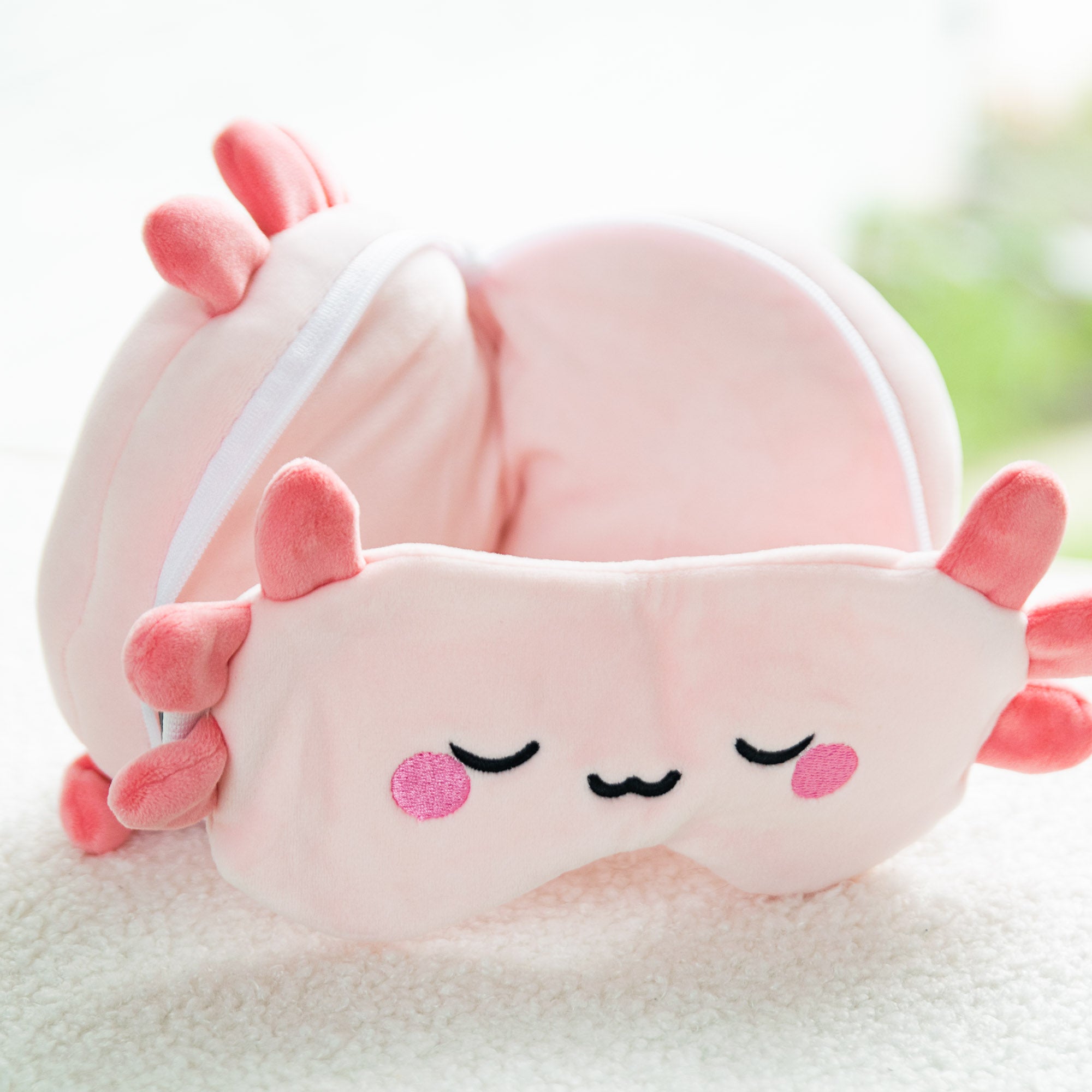Coussin de voyage 2-en-1 avec masque - Maddie l’Axolotl