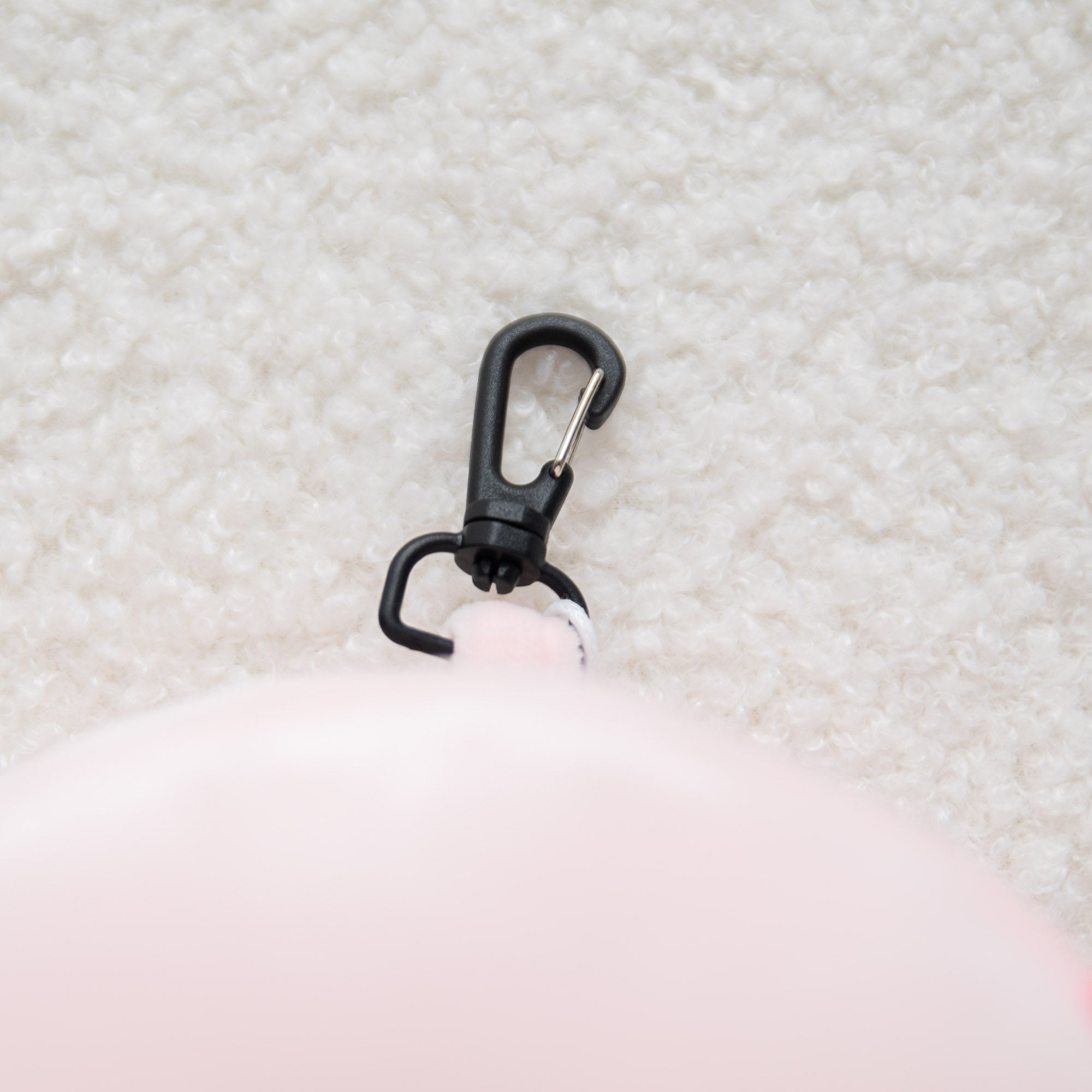 Coussin de voyage 2-en-1 avec masque - Maddie l’Axolotl