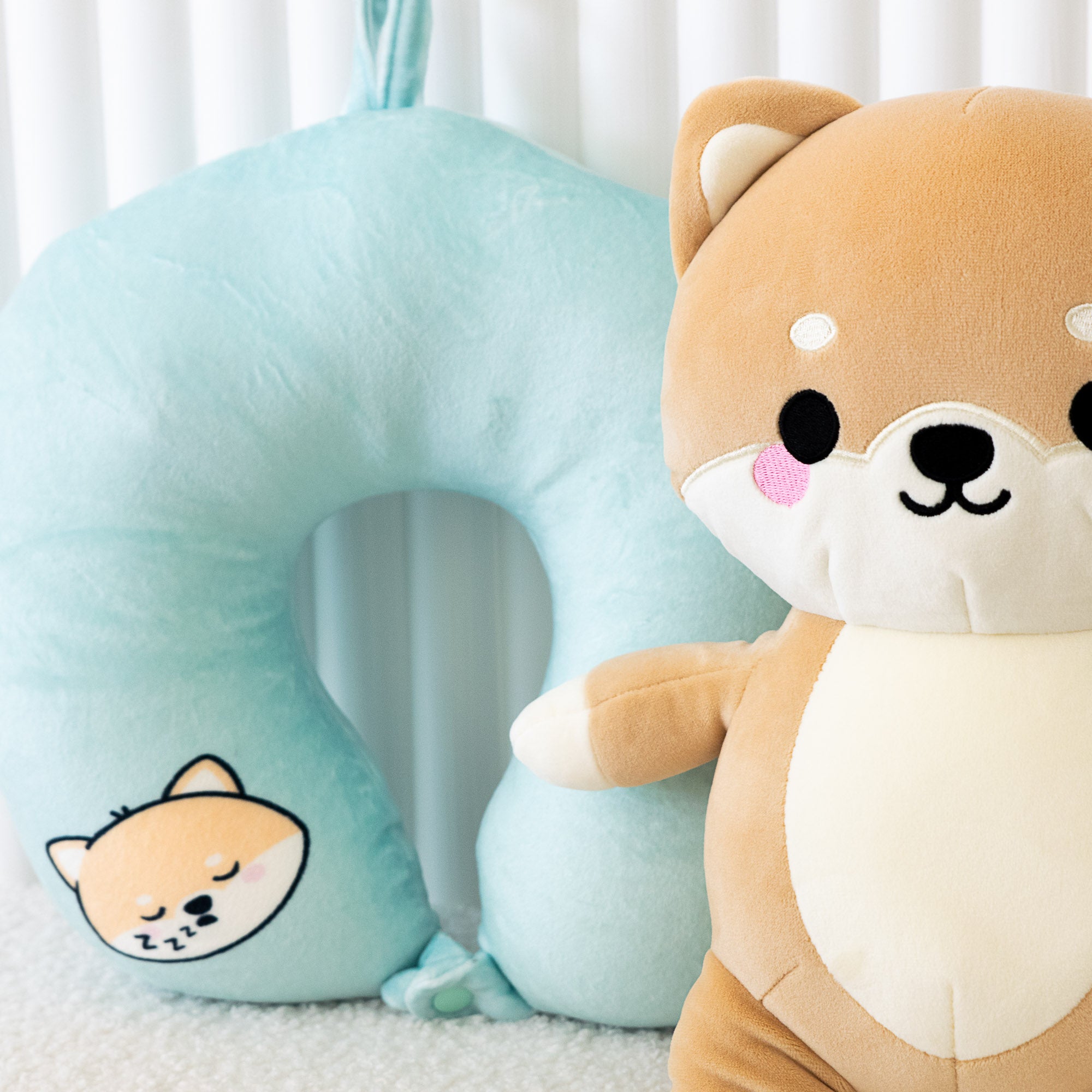 Coussin de voyage 2-en-1 Shuggs, le Shiba Inu