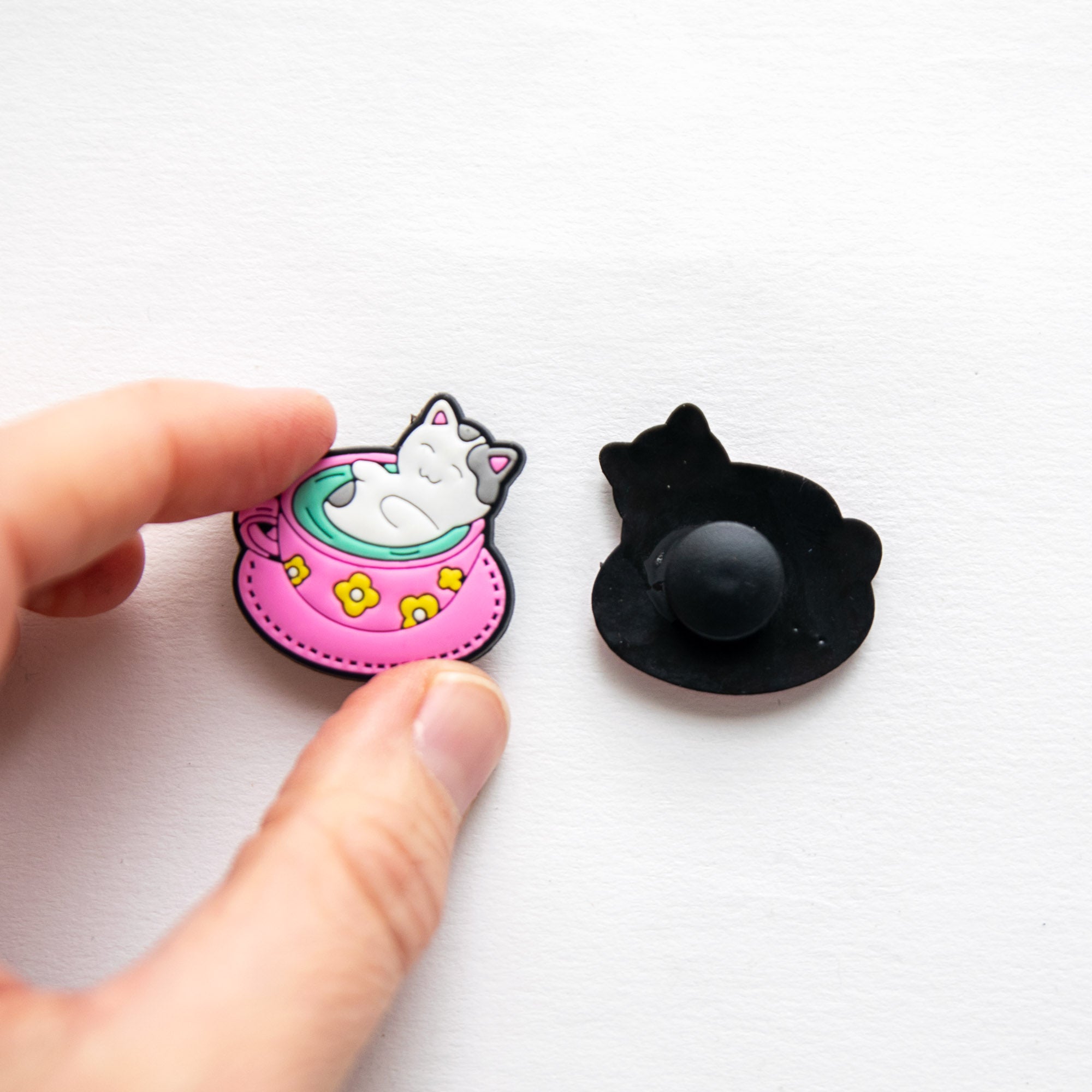 Accessoires pour Crocs Chat dans une tasse