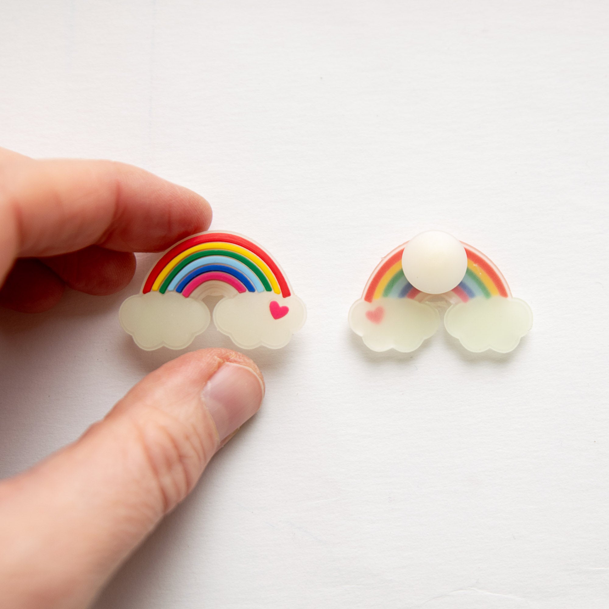 Accessoire Phosphorecent pour Crocs Arc-en-ciel & Coeur
