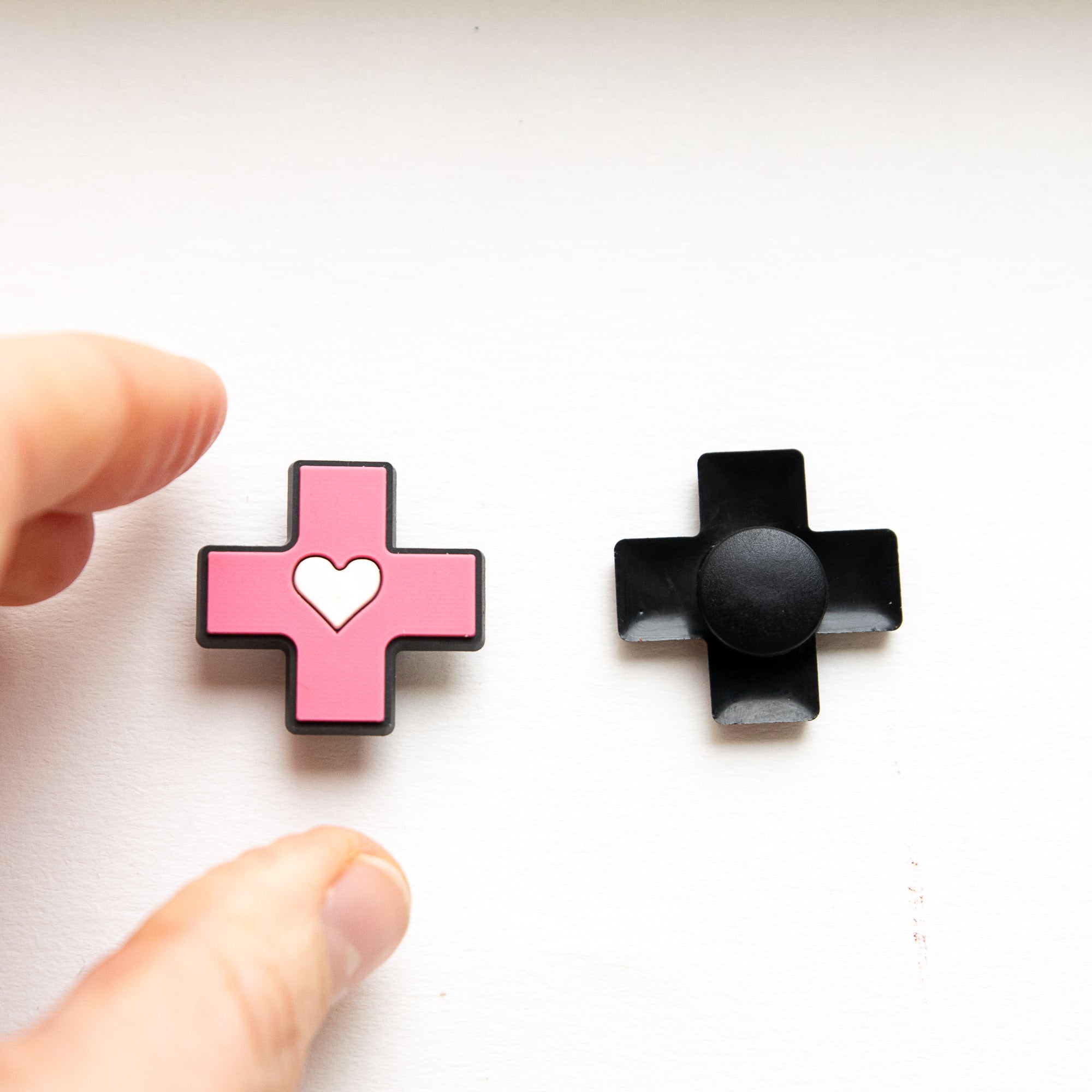 Accessoires pour Crocs Croix Médicale Rose