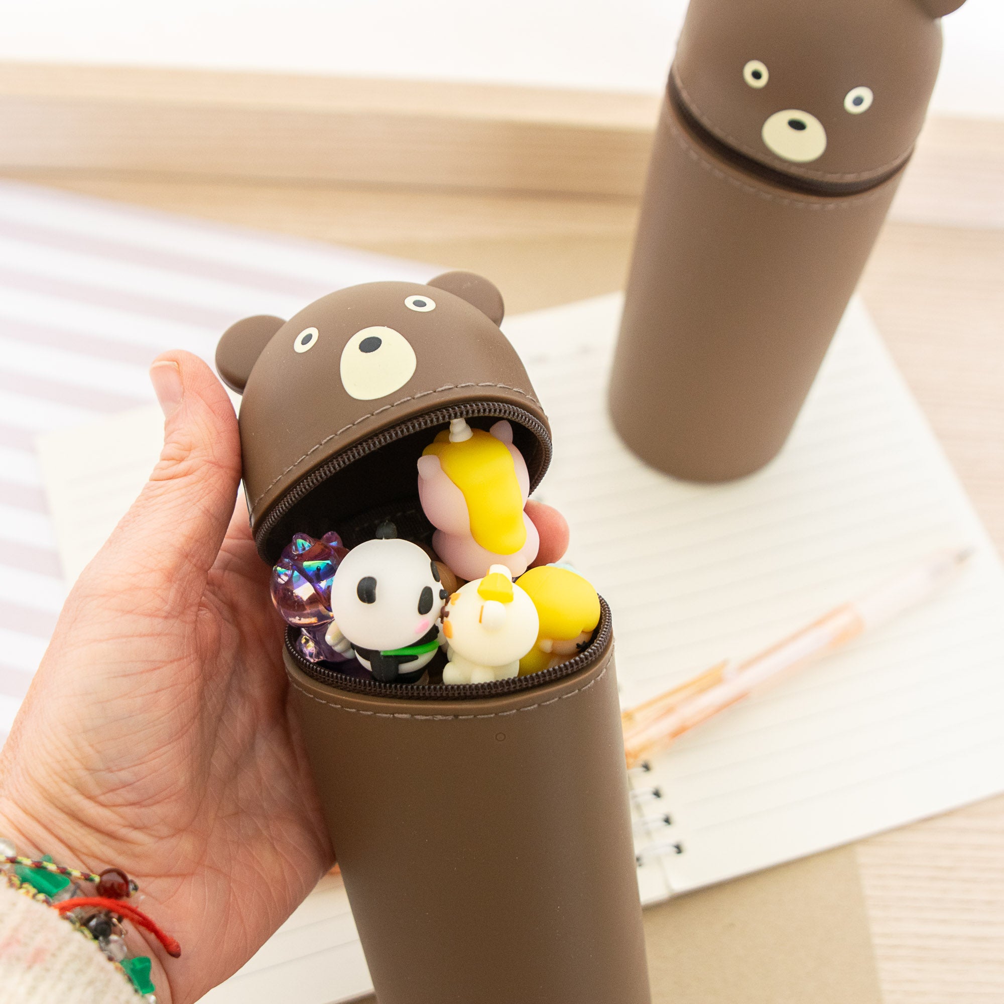 Trousse Verticale en Silicone - Ourson Marron