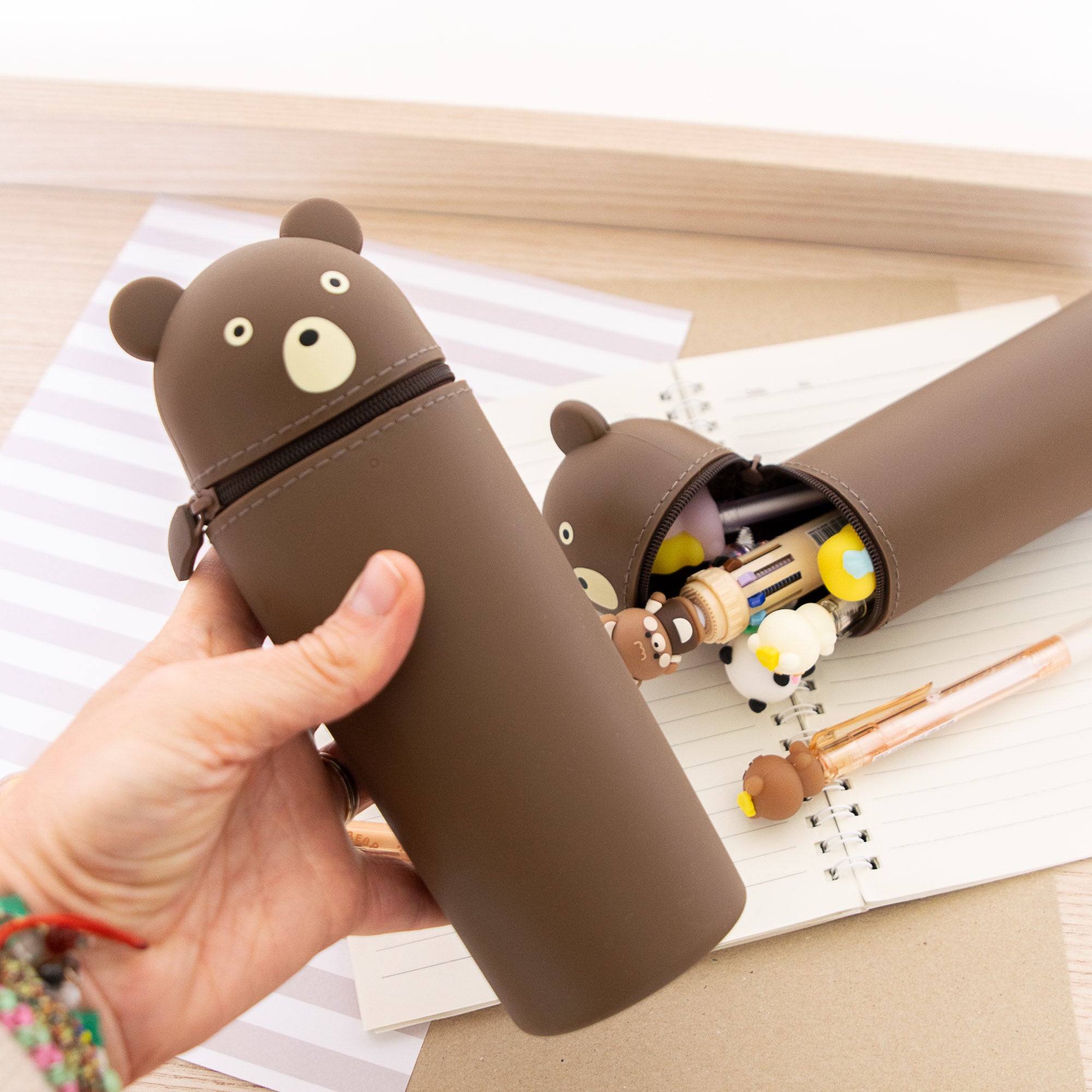 Trousse Verticale en Silicone - Ourson Marron