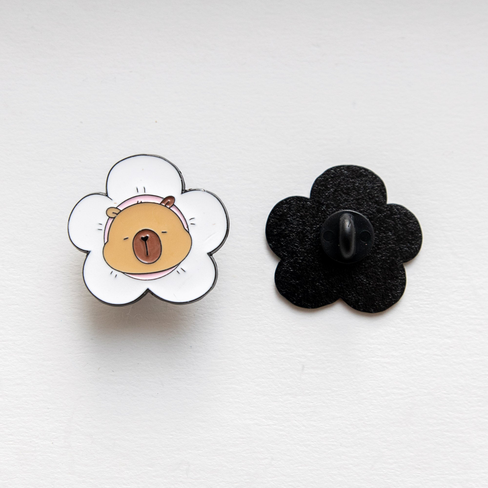 Pin's Capybara Fleurs