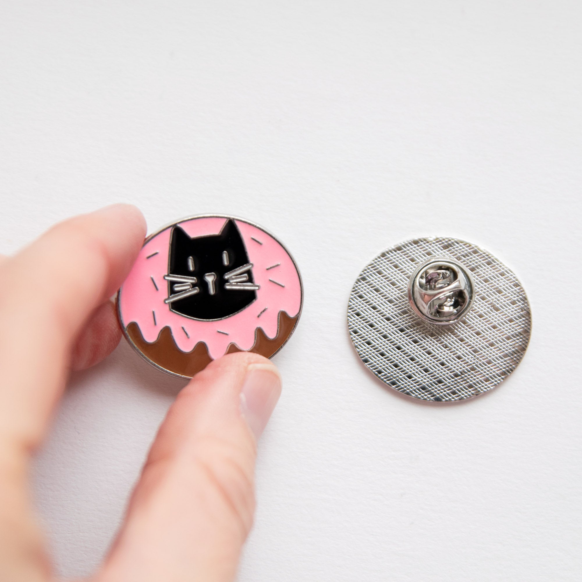 Pin's Chat Donut
