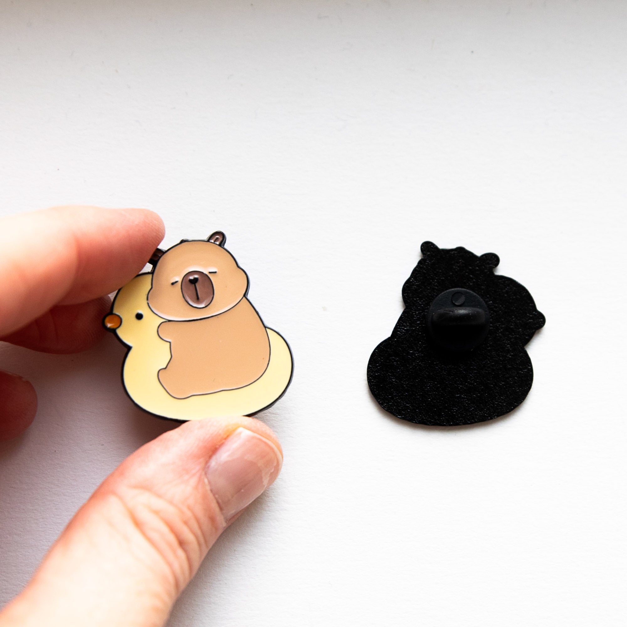Pin's Capybara & Bouée Canard