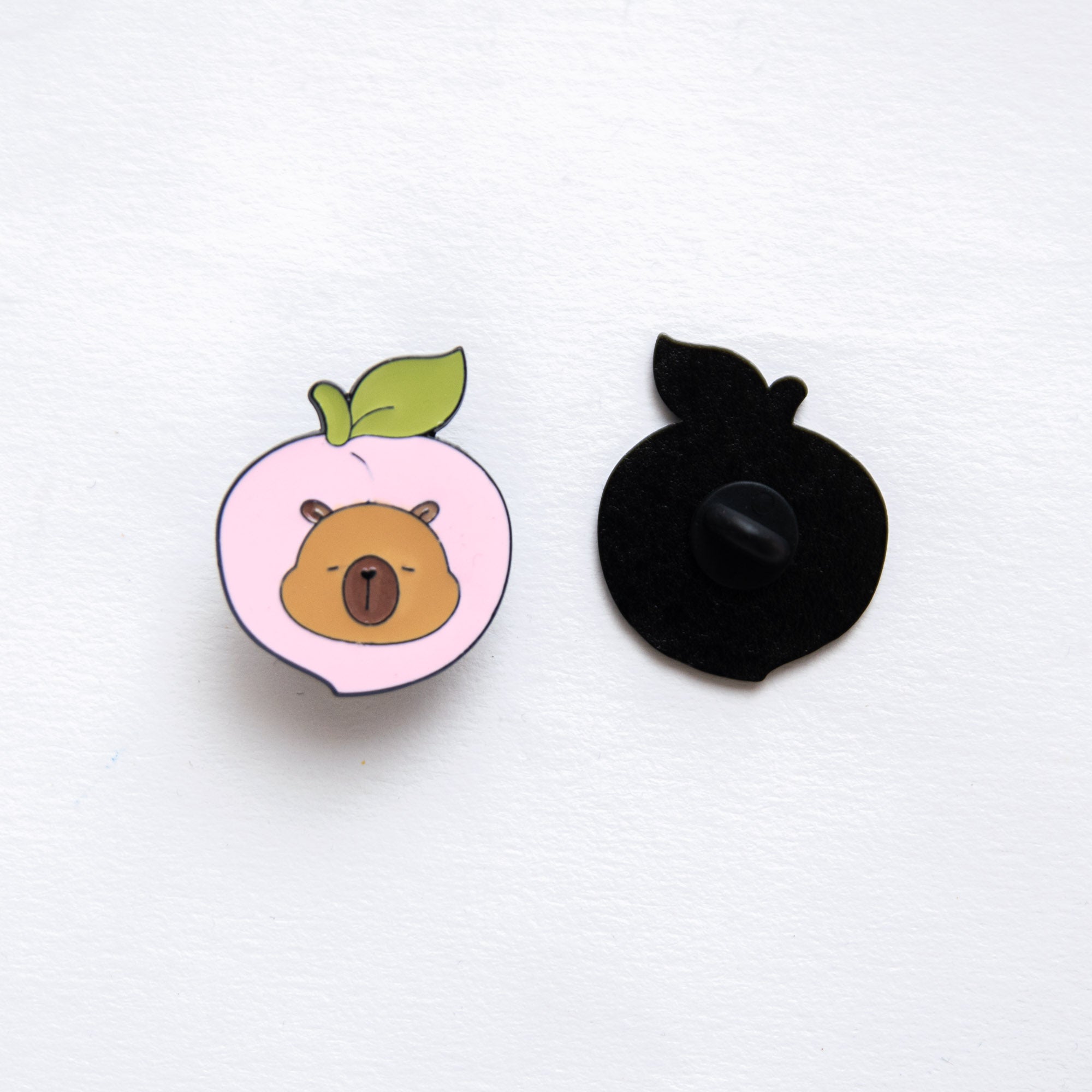 Pin's Capybara Pêche