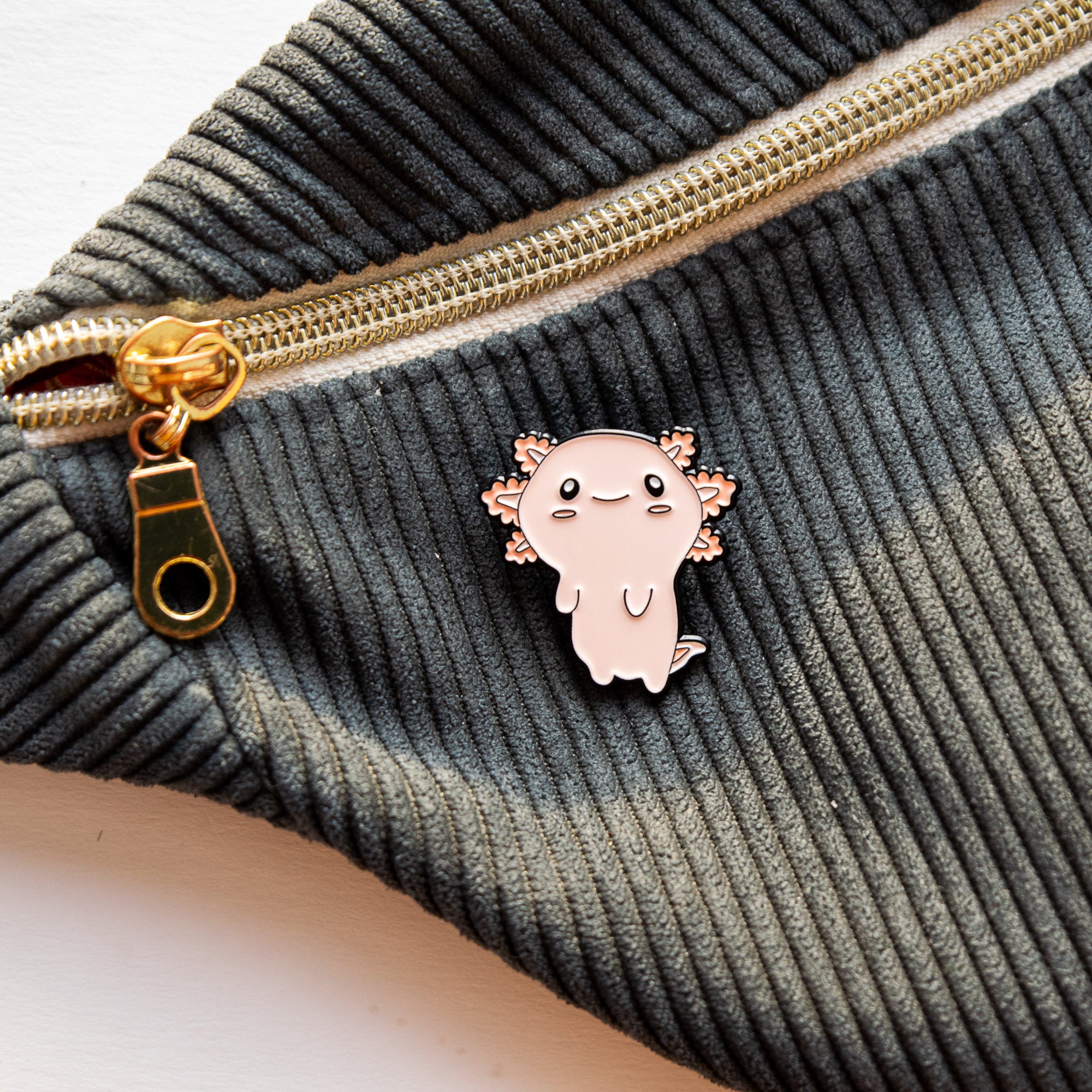 Pin's Axolotl Debout