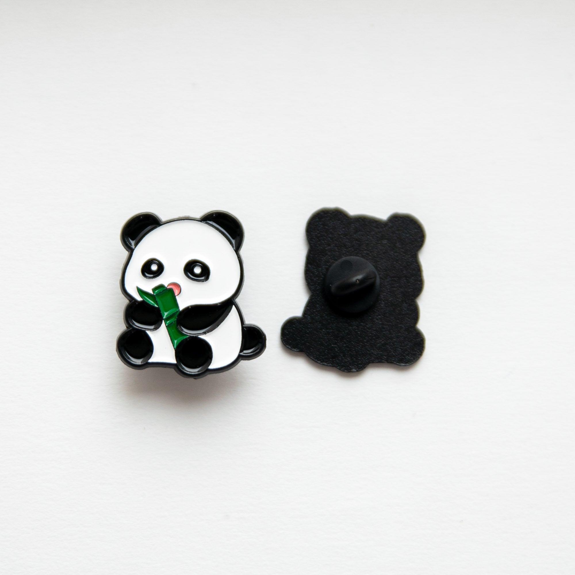 Pin's Panda Mangeur de Bambou