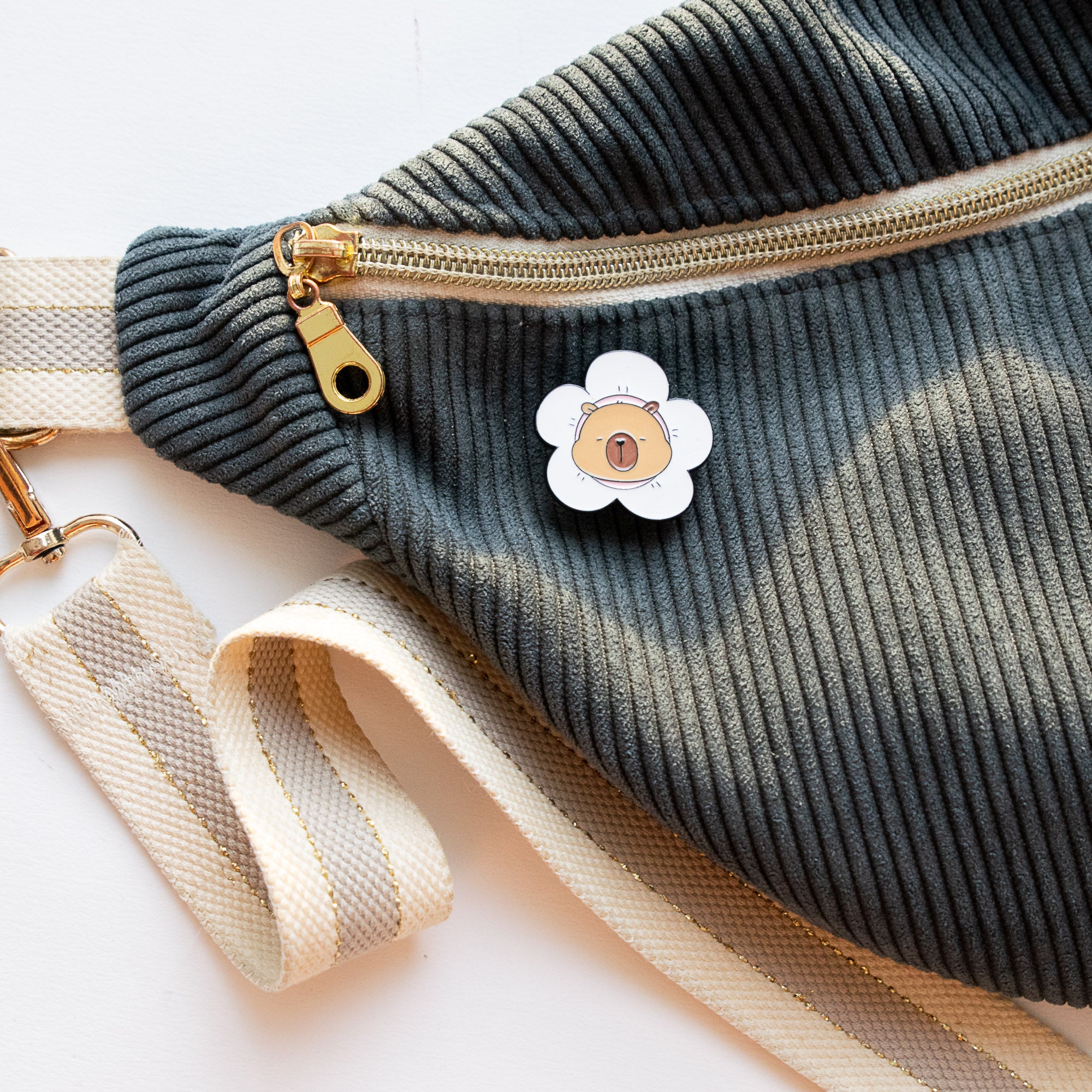 Pin's Capybara Fleurs