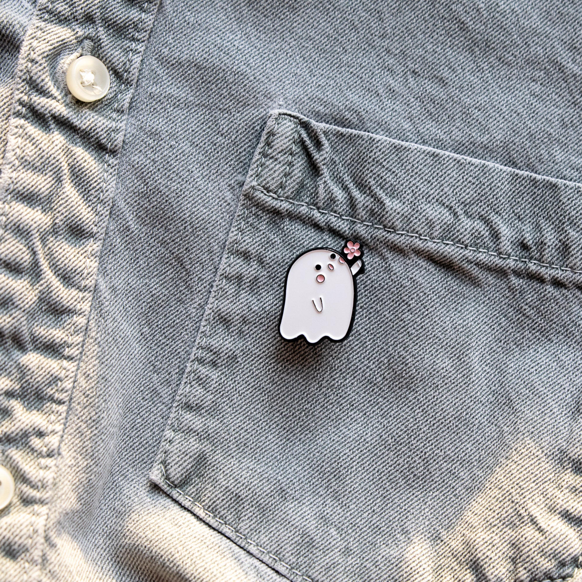 Pin's Fantôme Romantique & Fleur
