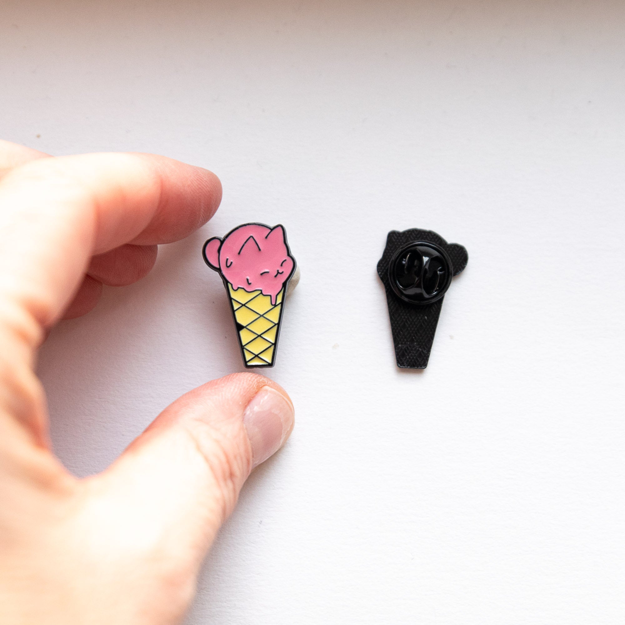 Pin's Chat Cornet Rose