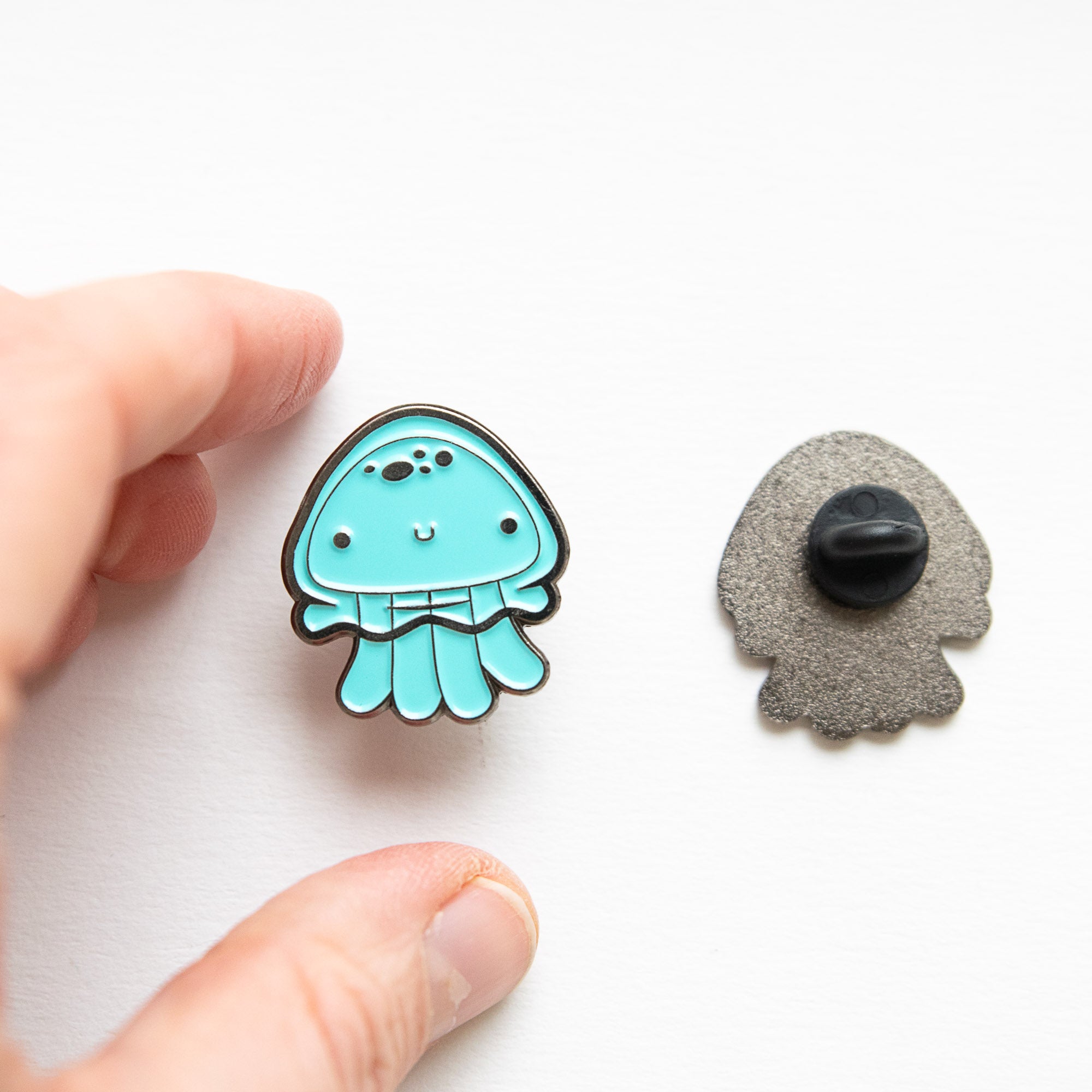 Pin's Méduse Bleue