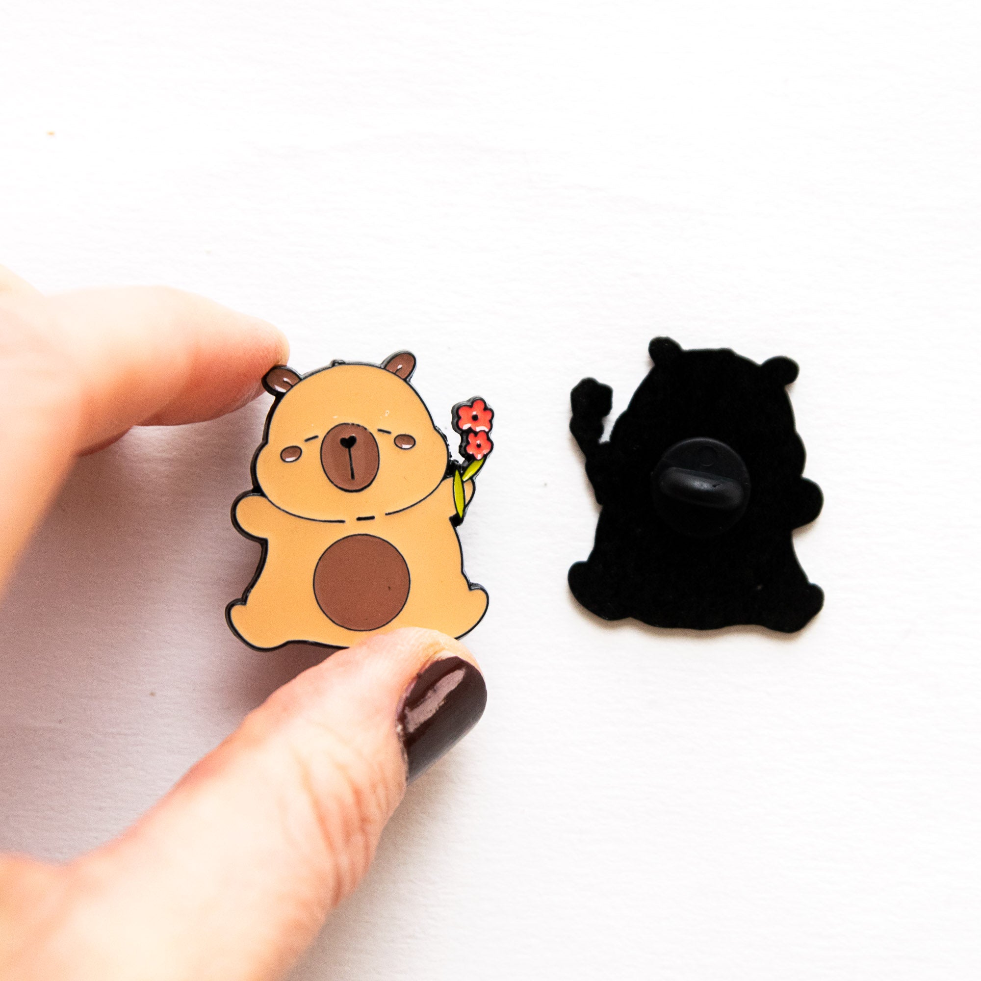 Pin's Capybara & Fleur