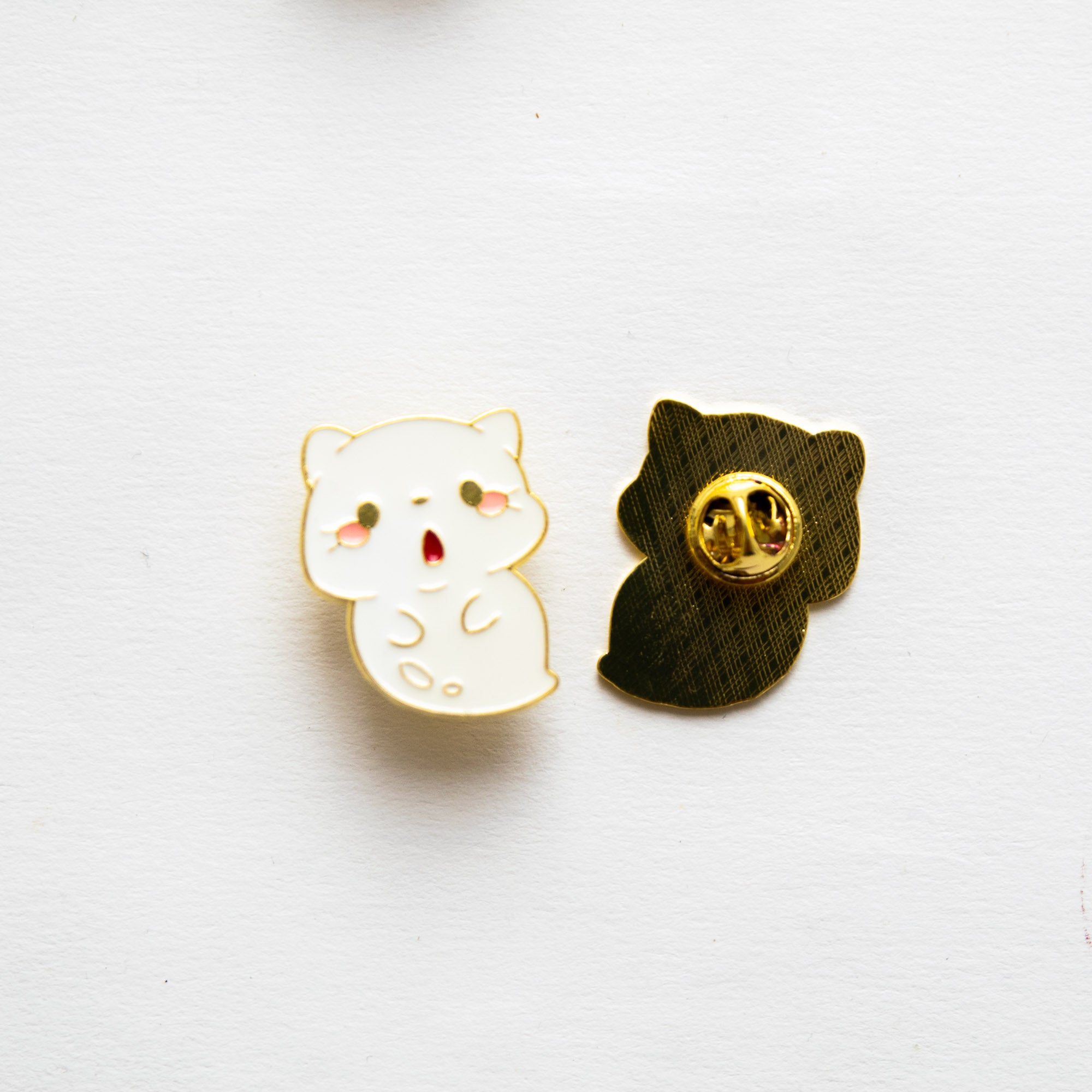 Pin's Chat Fantôme Surpris