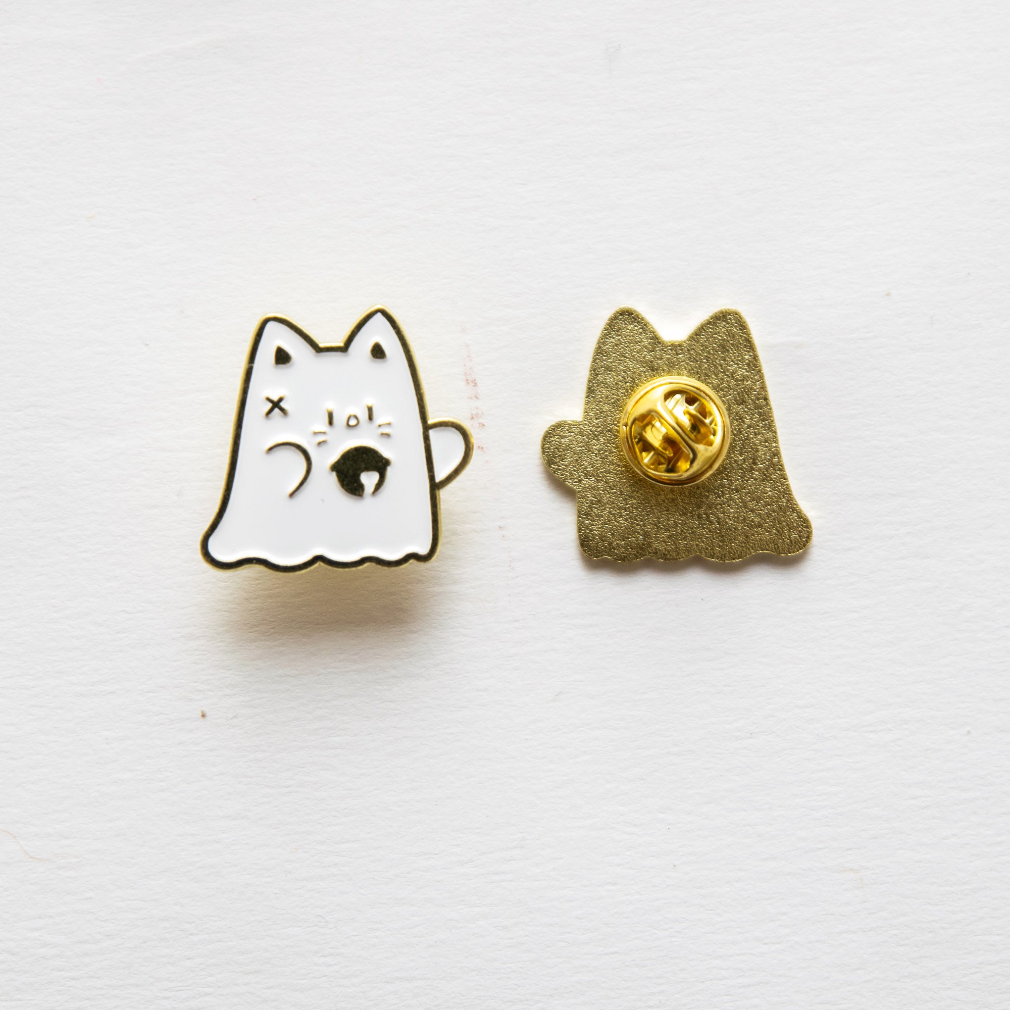 Pin's Chat Fantôme Blanc
