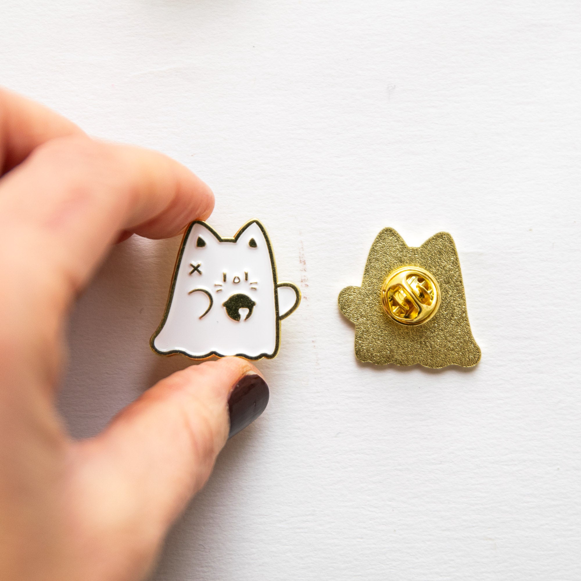 Pin's Chat Fantôme Blanc