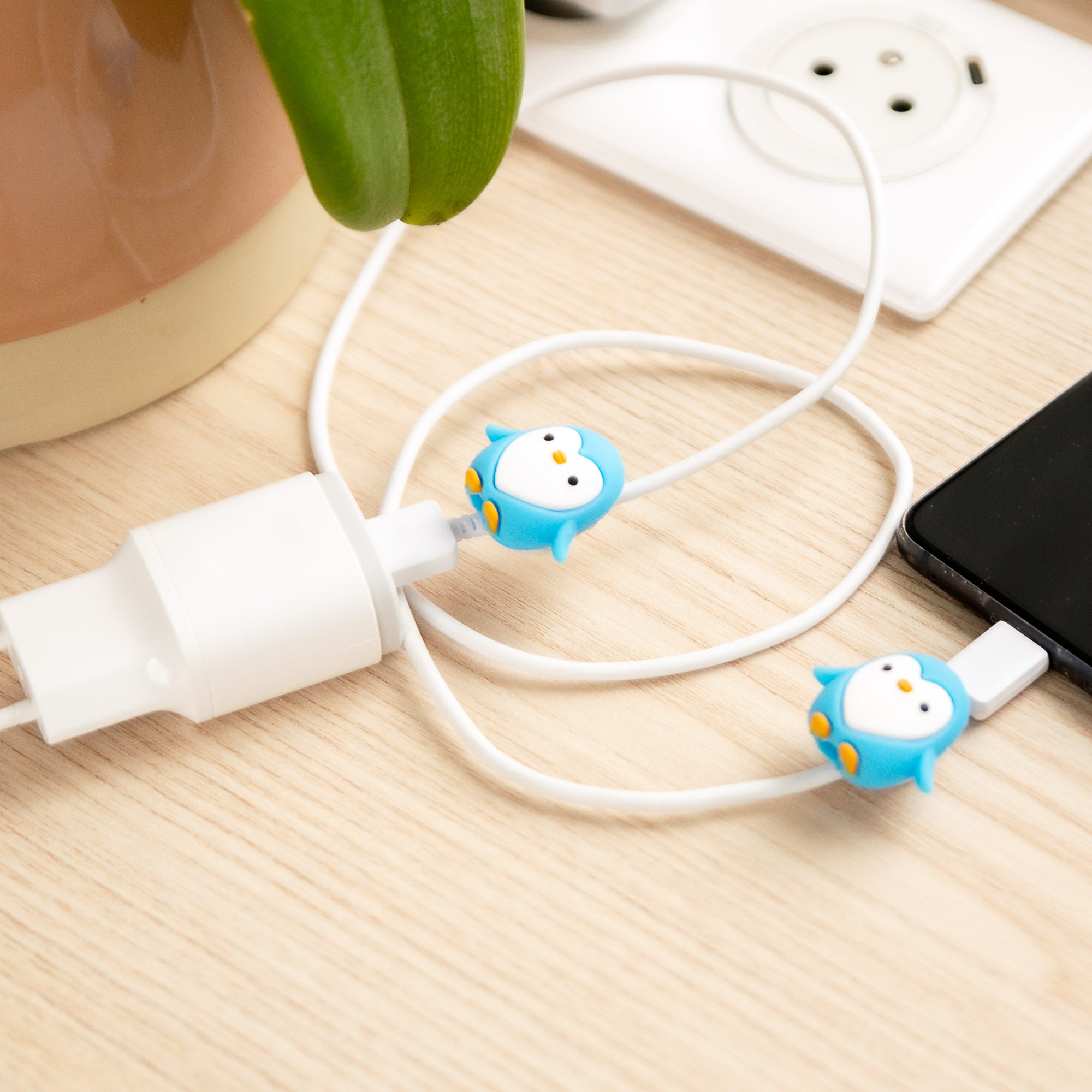 Protège-câble Kawaii USB Pingouin