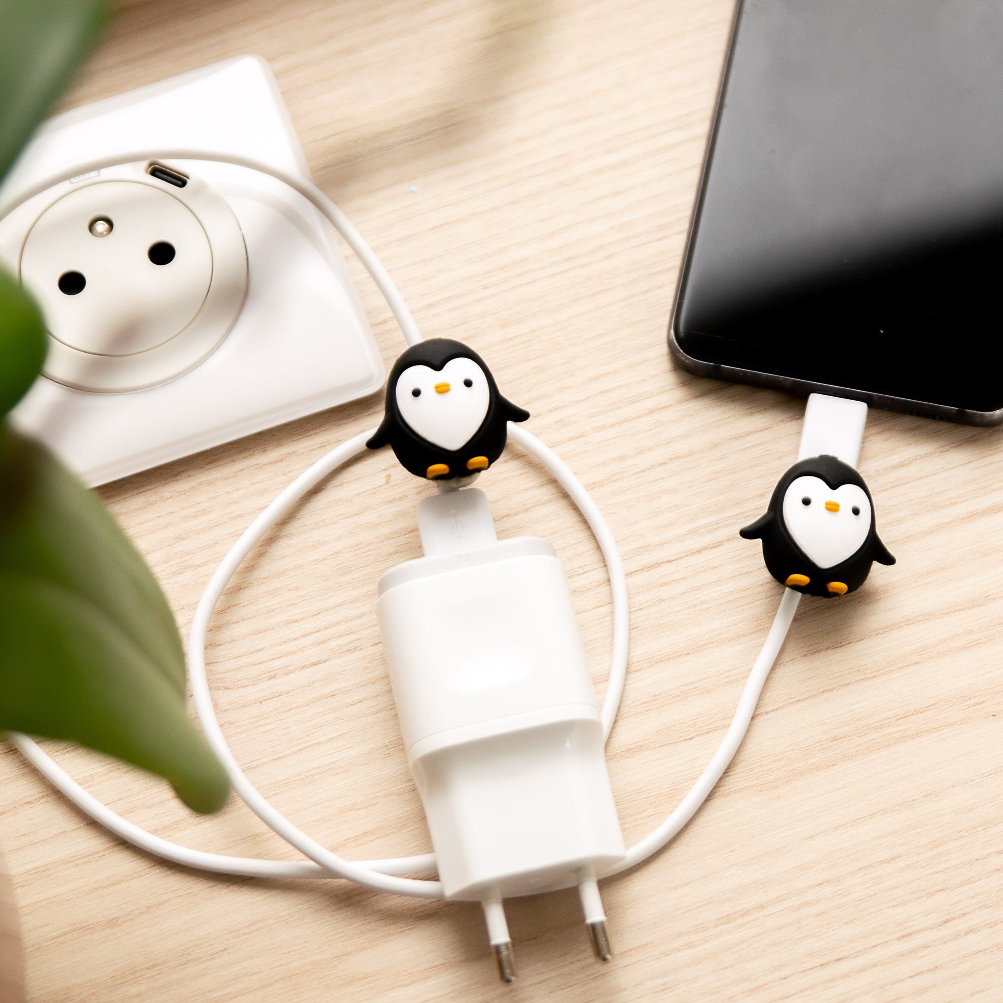 Protège-câble Kawaii USB Pingouin