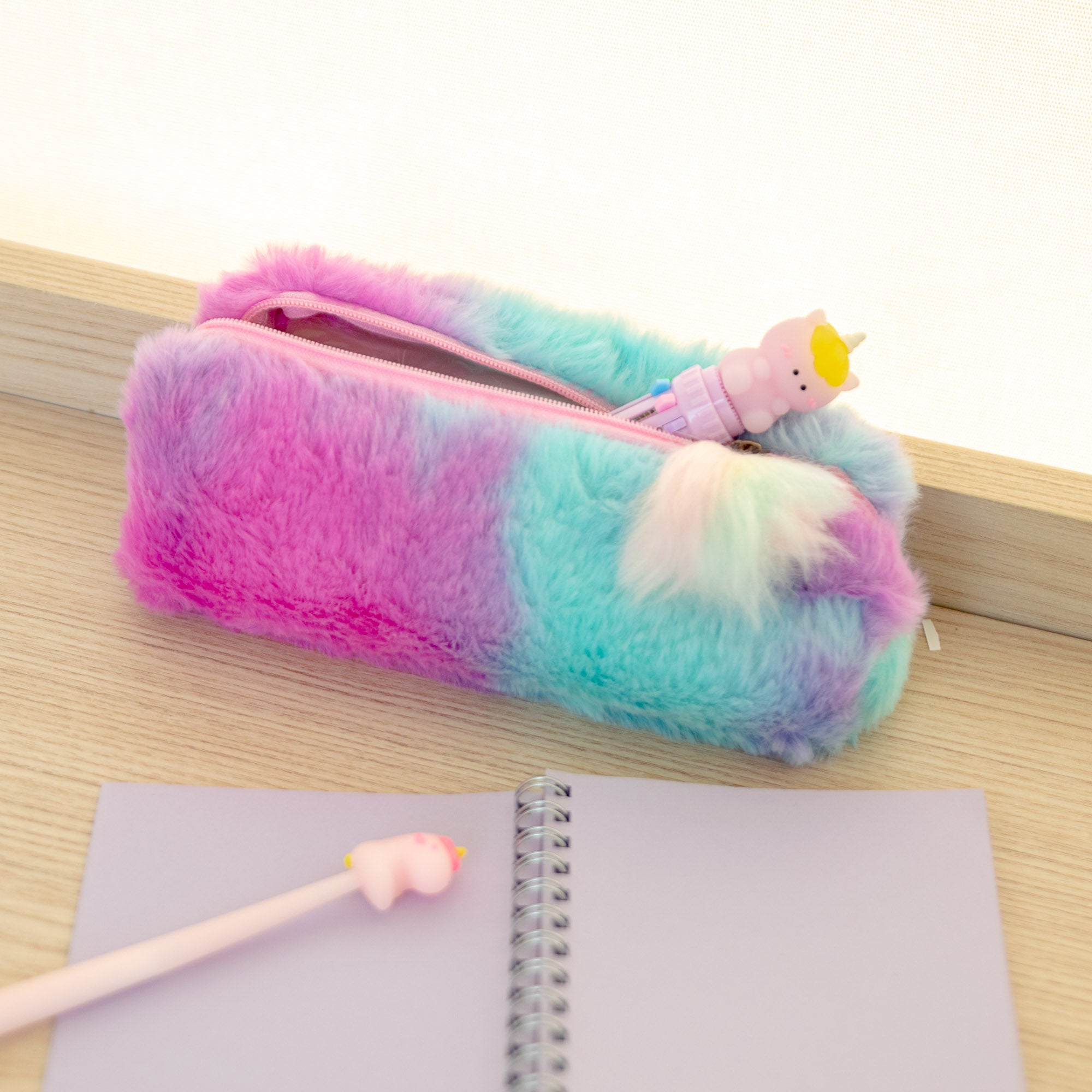 Trousse Peluche Arc-en-ciel